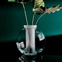 Sfera Globe Glass Vase -marin sHOP CB2FA22 FR 10A hero V2