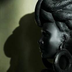 Weaver Bird Black Fiber Clay Bust -marin sHOP CB2FA23 BID 09 Det 2017