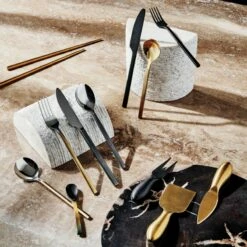 Column Marble Bookends Set Of 2 -marin sHOP CB2HOL21 22A heroOC21 1x1