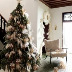 Faux Ivory Pampas Grass Wreath 36" -marin sHOP CB2HOL21 COVER 01 HEROOC21 1x1 1