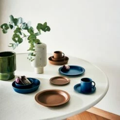 Leda Green Vase -marin sHOP CB2SP22 PR 03A hero