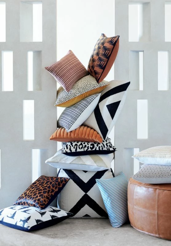 Round Saddle Leather Pouf Medium 4 Round Saddle Leather Pouf Medium - Image 2