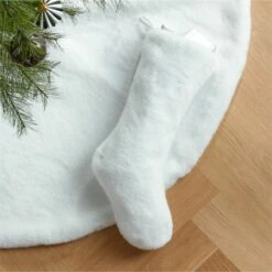 Harlee White Faux Fur Christmas Tree Skirt 48'' -marin sHOP HarleeWhiteFauxFurGrpHFHF22