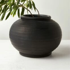 Leto Round Black Terracotta Vase -marin sHOP LetoBlackVaseROF22